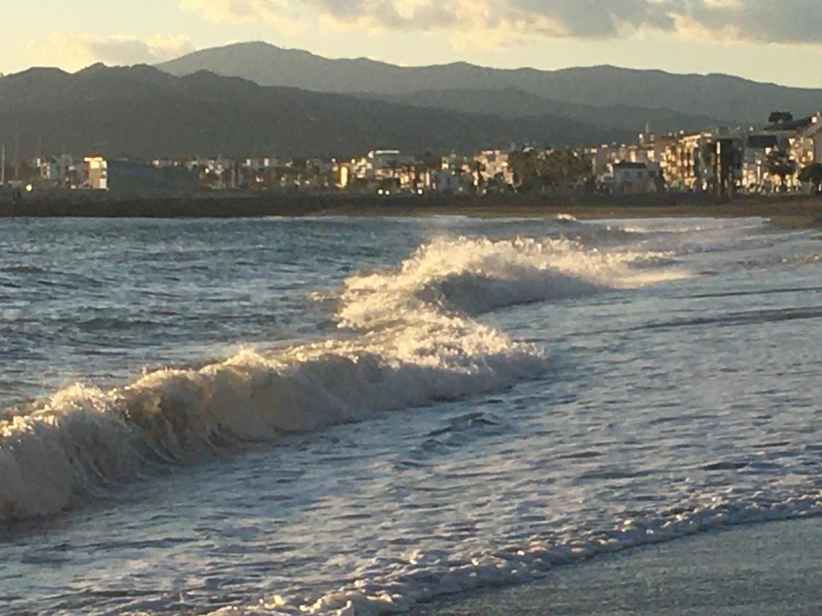 Sol mediterraneo: Torre del mar, Nerja,frigiliana,torrox.) Algarrobo Costa Exterior foto